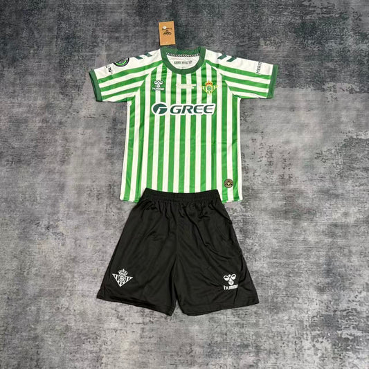 Kit Infantil Real Betis Edição Especial Final Conference League 24/25 . Hummel - Verde e Branca