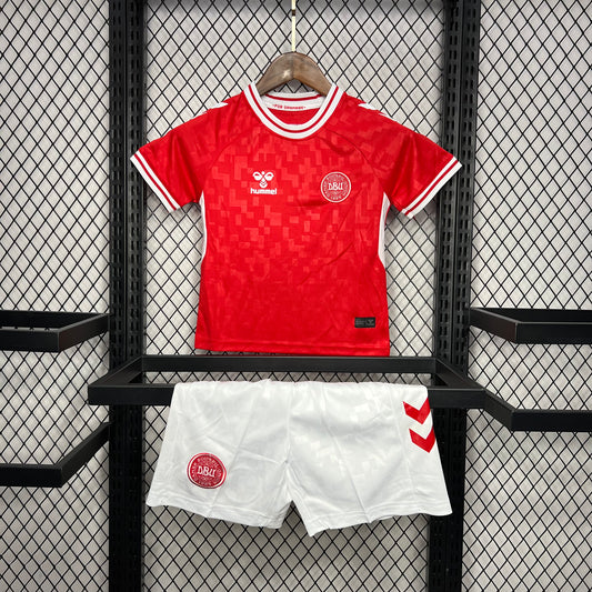 Kit Infantil Dinamarca Home 24/25 Hummel -Vermelho