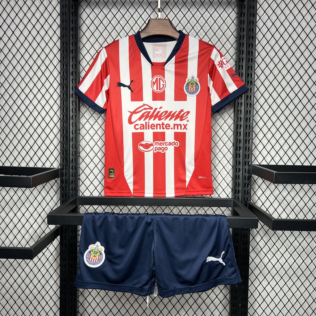 Kit Infantil Chivas Guadalajara Home 24/25 . -Branco e Vermelho
